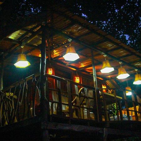 סיגירייה Experience The Comforts Of An Amazing Treehouse מראה חיצוני תמונה