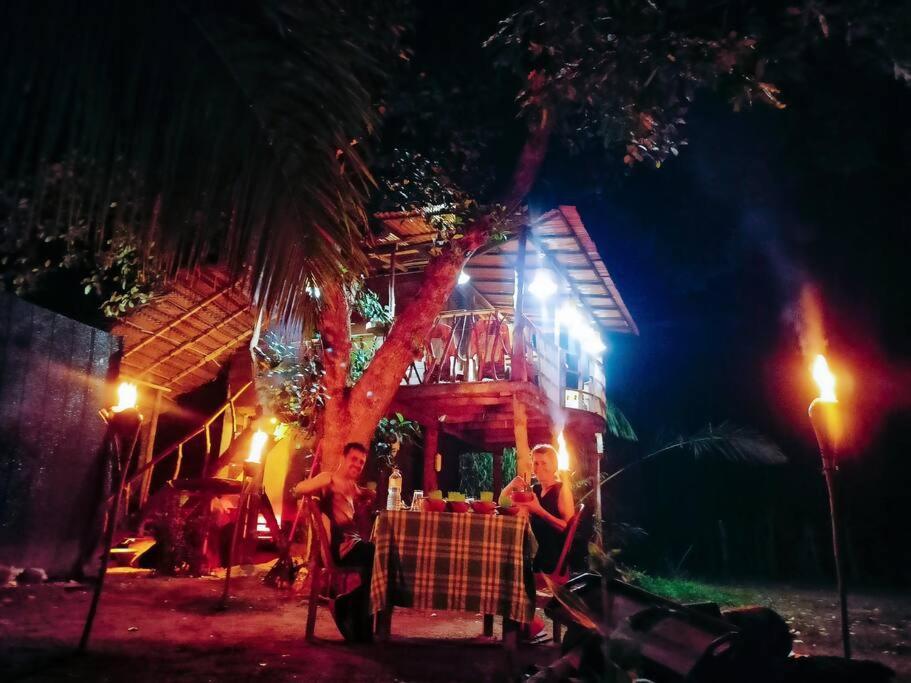 סיגירייה Experience The Comforts Of An Amazing Treehouse מראה חיצוני תמונה